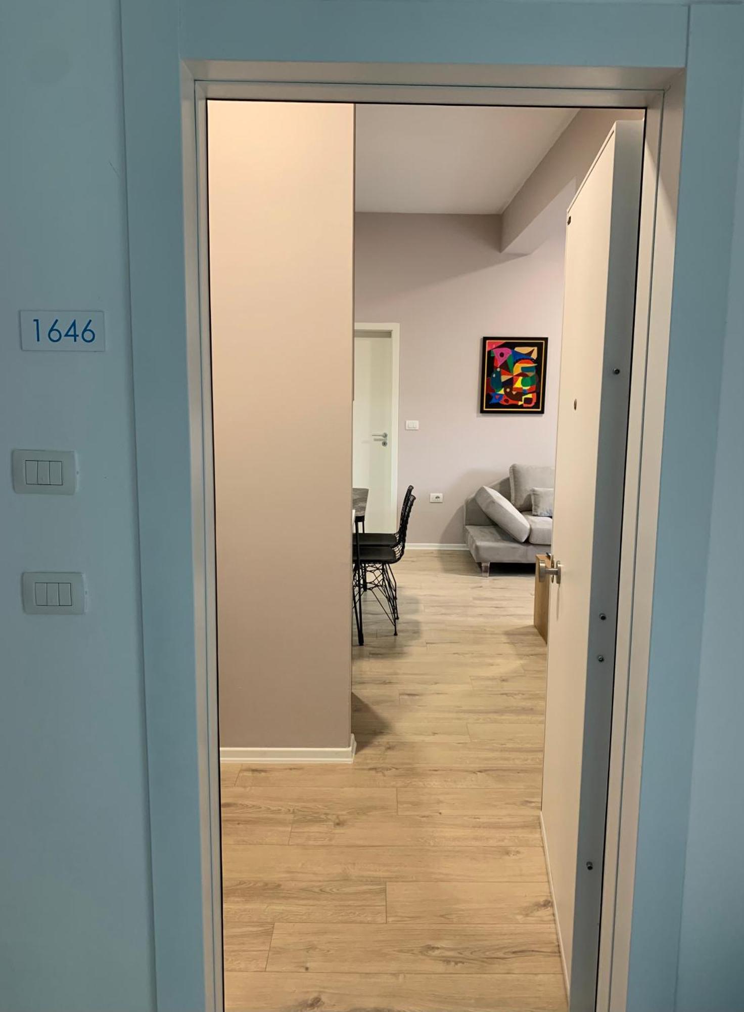 Lovely 1-Bedroom Condo In Tirana Wifi-Netflix-Ac Buitenkant foto